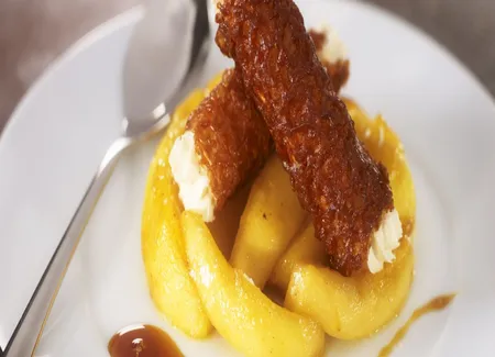 Poêlée de pommes, cannelloni à la mousse de bière brune