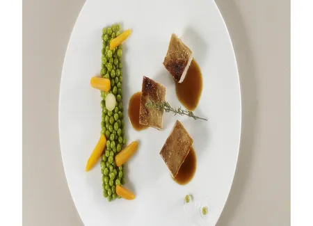 Quasi de veau, petits pois carottes mijotés dans son jus