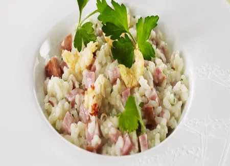 Risotto au comté et morteau, écrevisses aux noisettes et vin jaune
