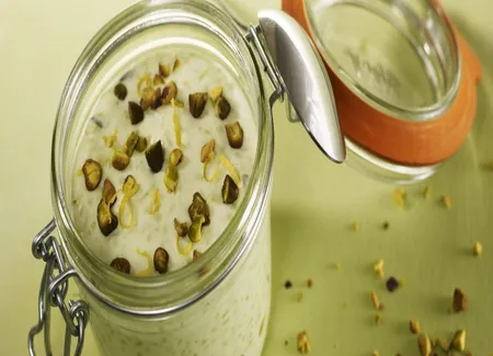 Riz au lait sicilien au citron et pistaches grillées