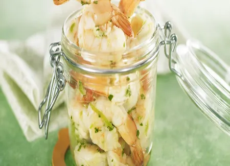 Salade acidulée de crevettes à la pomme et aux radis