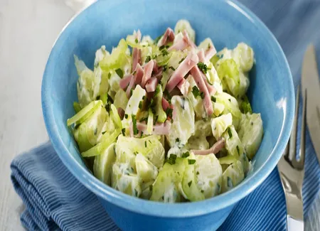 Salade de pommes de terre et céleri-branche au jambon