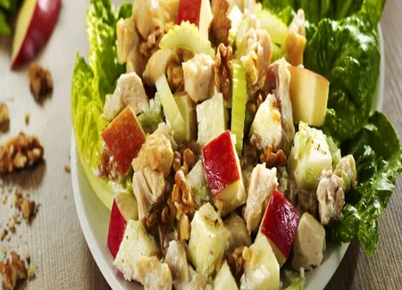Salade de poulet waldorf