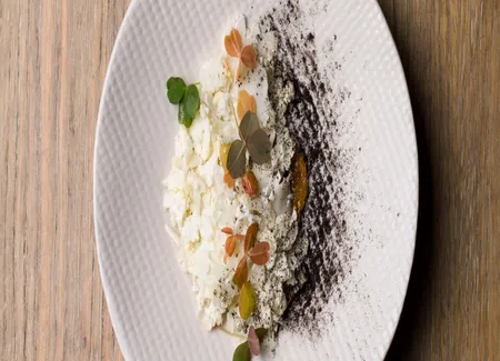 Salade en chaud-froid de choux-fleurs et praliné de cacahuète à la fleur de sel
