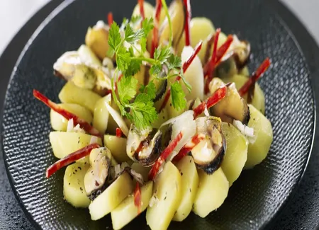 Salade tiède de moules au chorizo et parmesan