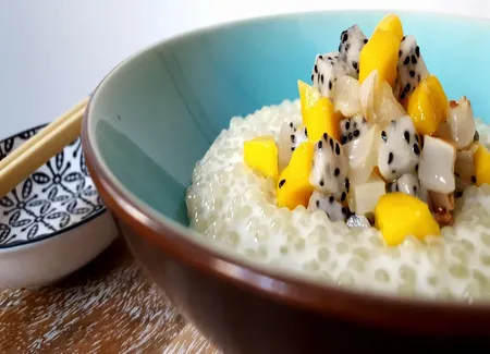 Dessert tapioca coco mangue, litchi et fruit du dragon