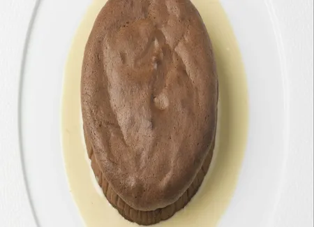 Tarte au chocolat amer servie moelleuse
