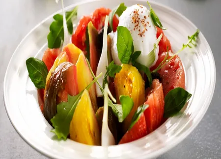Tomate cœur de bœuf, mozzarella mousseuse, basilic