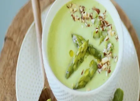 Velouté d'asperges vertes à la crème fraîche de brebis