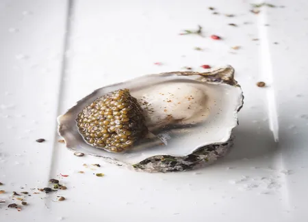 Huître en gelée  « terre et mer » au caviar osciètre royal