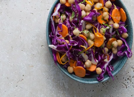 Salade de chou rouge, pois chiches & carottes
