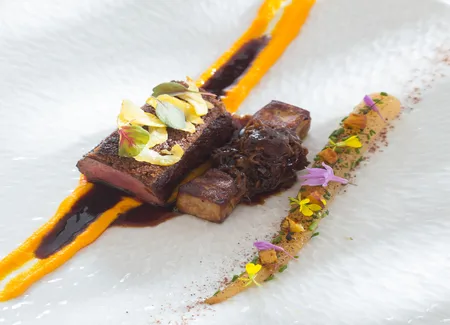 Chevreuil rôti en croûte de cacao navet iceberg