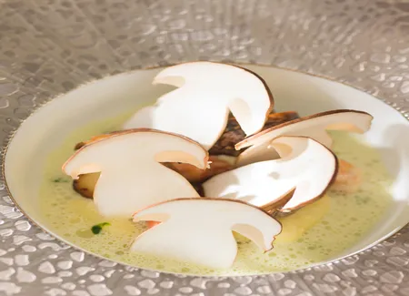 Cèpes, écrevisse, crème de coquillages
