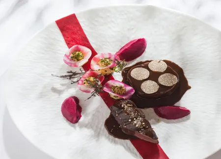 Lièvre façon royal, betteraves acidulées