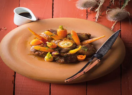 Joues de cochon confites, carotte, orange & coriandre