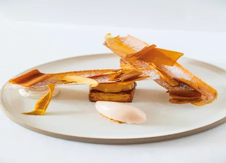 Pomme rôtie, brioche perdue et sorbet au coing