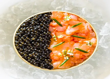 Tataki de crevettes moruno et caviar français, crème légère de brillat-savarin