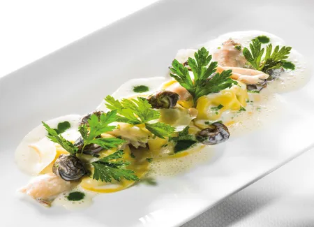 Ravioli de cuisses de grenouilles, escargots de bourgogne