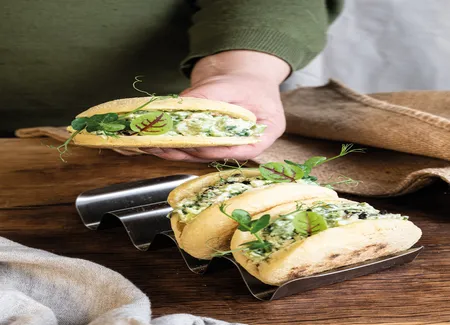 Reina pepiada arepa au boursin