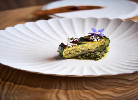 Courgette farcie de courgette, bourrache et olive