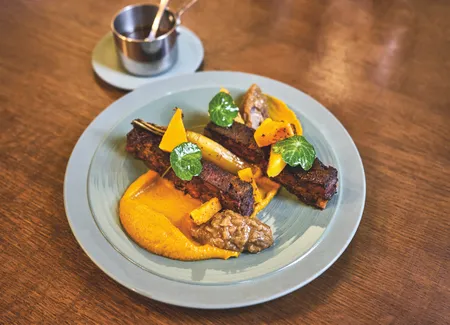 Pressé de joues de bœuf  au vin rouge, butternut et carottes rôties, mousseline de carottes