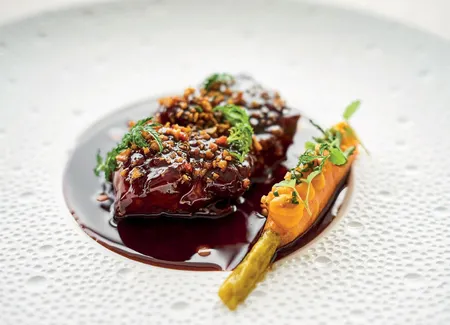 Ris de veau laqué au jus corsé tio pepe, carottes fondantes
