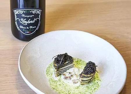Rutabaga confit aux algues, anguille et caviar