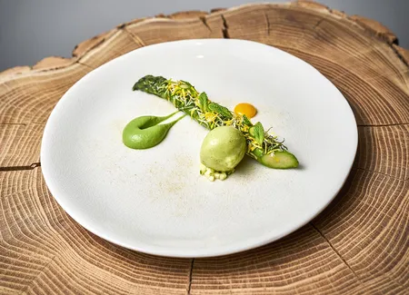 L’asperge verte au pollen, verveine et polypode des montagnes