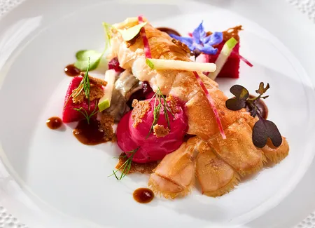 Langoustine et betterave, tartare, huîtres et pomme granny