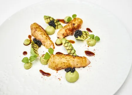 Langoustines gratinées au miso,  avocat et caviar