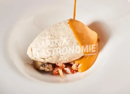 Quenelle de brochet à la lyonnaise