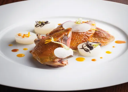 Pigeon cuit en cocotte à l’orange épicée