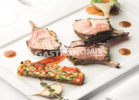 Carré d’agneau en croûte d’herbes