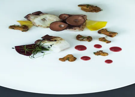 Poulpe grillé, betteraves fumées en vinaigrette