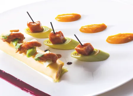 Cannelloni farci de perche aux écrevisses, cœur de poireaux