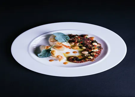Thon tataki, betterave fumée, shiitakes
