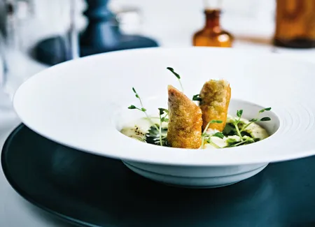 Cigare de bœuf, polenta crémeuse et jus de basilic
