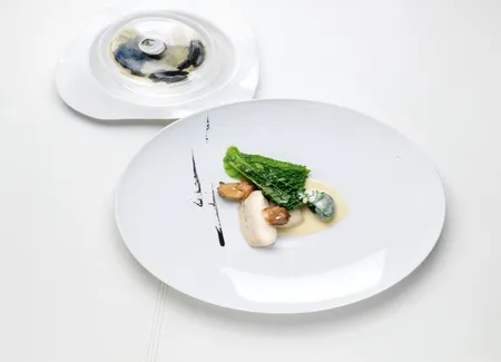 Filet de brochet rôti à l’os à moelle au poivre, vin jaune