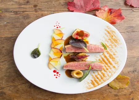 Filet de cannette sauce aux figues royale de girolles