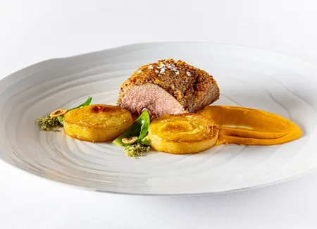 Filet mignon de veau en croûte de bacon et noisettes