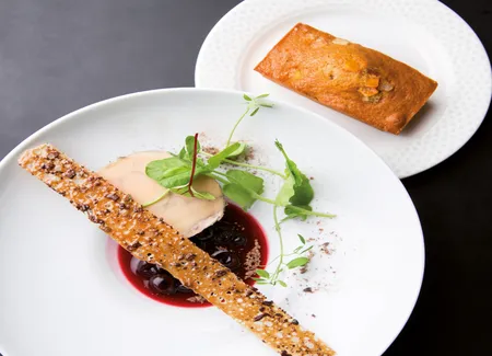 Foie gras mariné au verjus, fine galette de champignon de paris