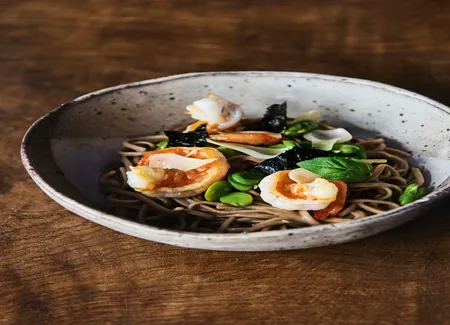 Orecchiette et bouillon thaï aux champignons et noisettes