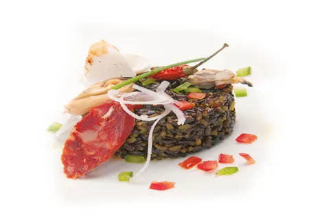 Risotto au noir, tagliatelles de seiche et palourdes