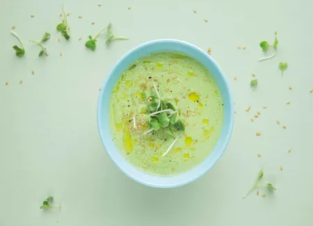 Gaspacho cerise, graines de courge caramélisées