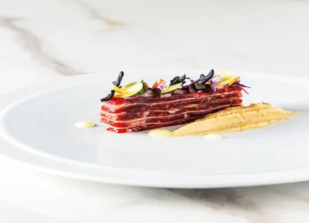 Gravelax de bœuf charolais, radis et houmous
