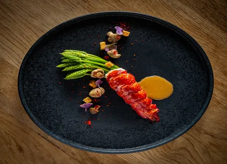 Homard et asperges sauvages