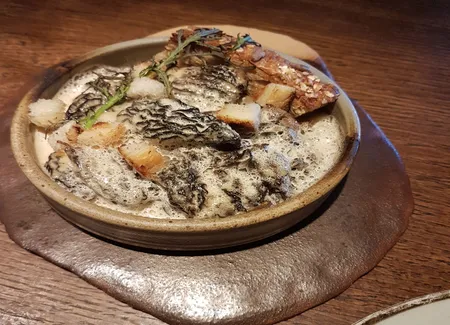 La croute aux morilles et vin jaune de l’anversis