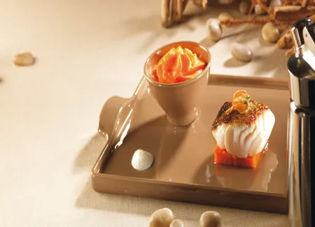 Crème de panais à l’huile de truffe, foie gras poêlé noix/thym