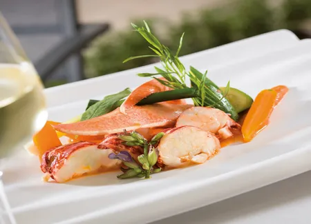 Homard rôti, petits légumes nouveaux