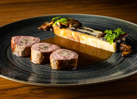 Médaillons de veau farcis aux saint-jacques et cèpes
